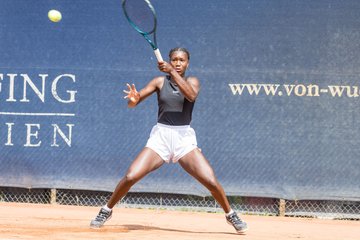 Noma Noha Akugue 21 - BL DTV Hannover - Der Club an der Alster : Ergebnis: 2:7